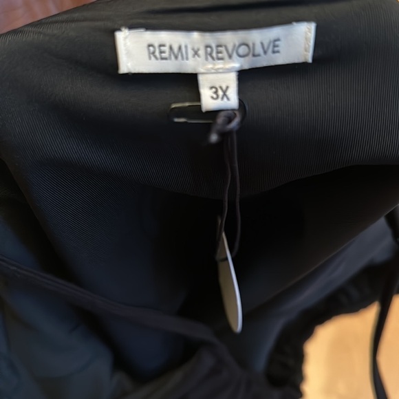 REMI X REVOLVE - Jourdan Bodysuit in Black Sz3X - Picture 3 of 11